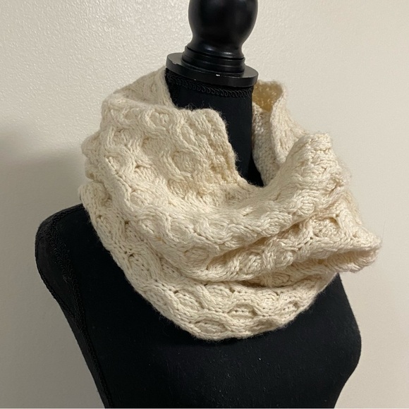 Aran Sweater Market Infinity Scarf OS Classic Aran Cream knit Merino Wool Scarf - Picture 3 of 14